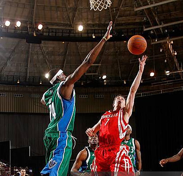 Brock Gillespie going up for a shot during his professional playing career