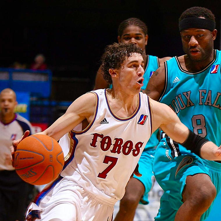 Brock Gillespie driving past a defender in a Toros jersey